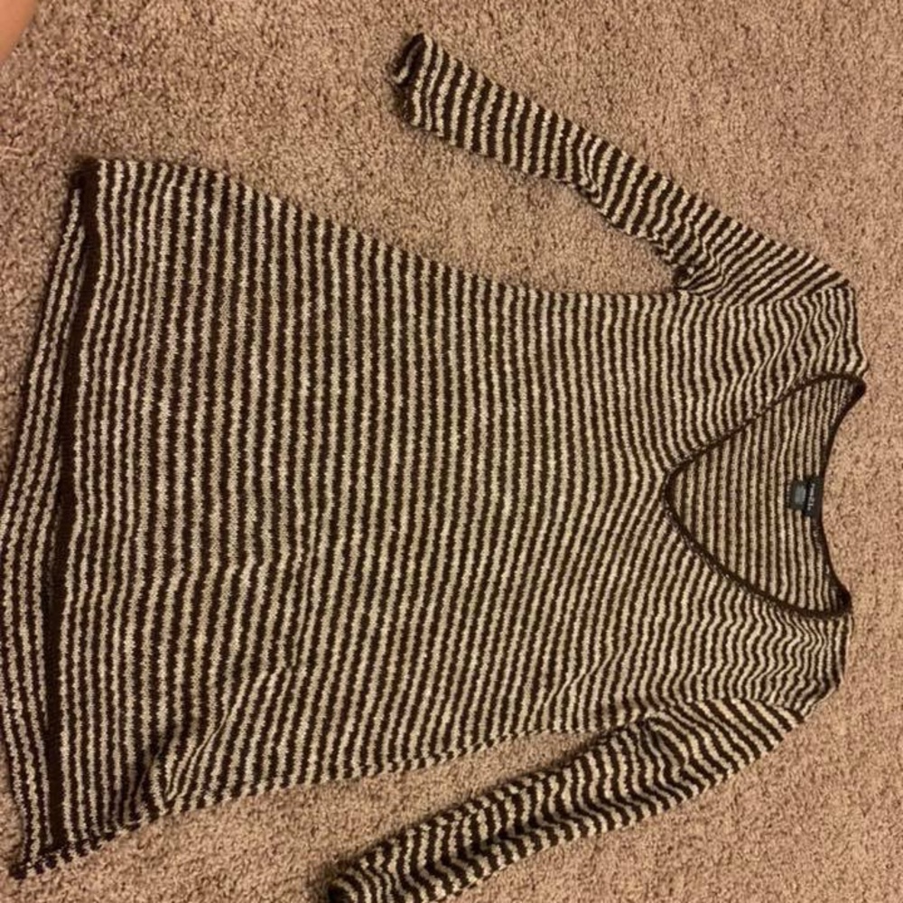Sweaters - Picture 5 of 6